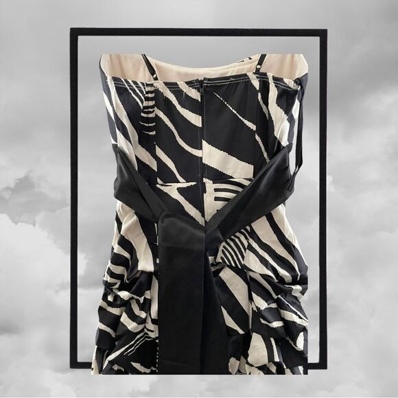 BLACK AND WHITE RUFFLED DRESS - Picture 13 of 14